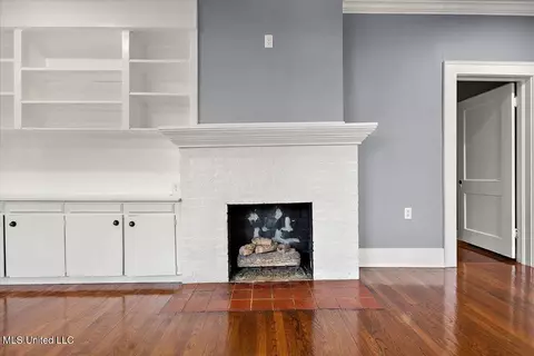 Living - 1703 Poplar Blvd, Jackson, MS 39202 photo 4 of 4