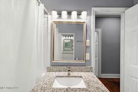 Bath - 1703 Poplar Blvd, Jackson, MS 39202 photo 2 of 2