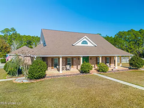 22124 Abbey Rd, Pass Christian, MS 39571