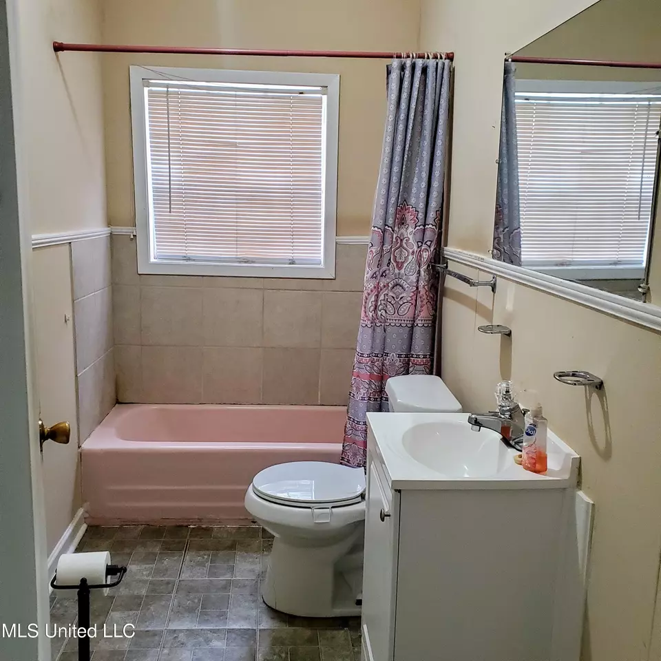 Bath - 306 Walnut St, Canton, MS 39046 photo 1 of 2