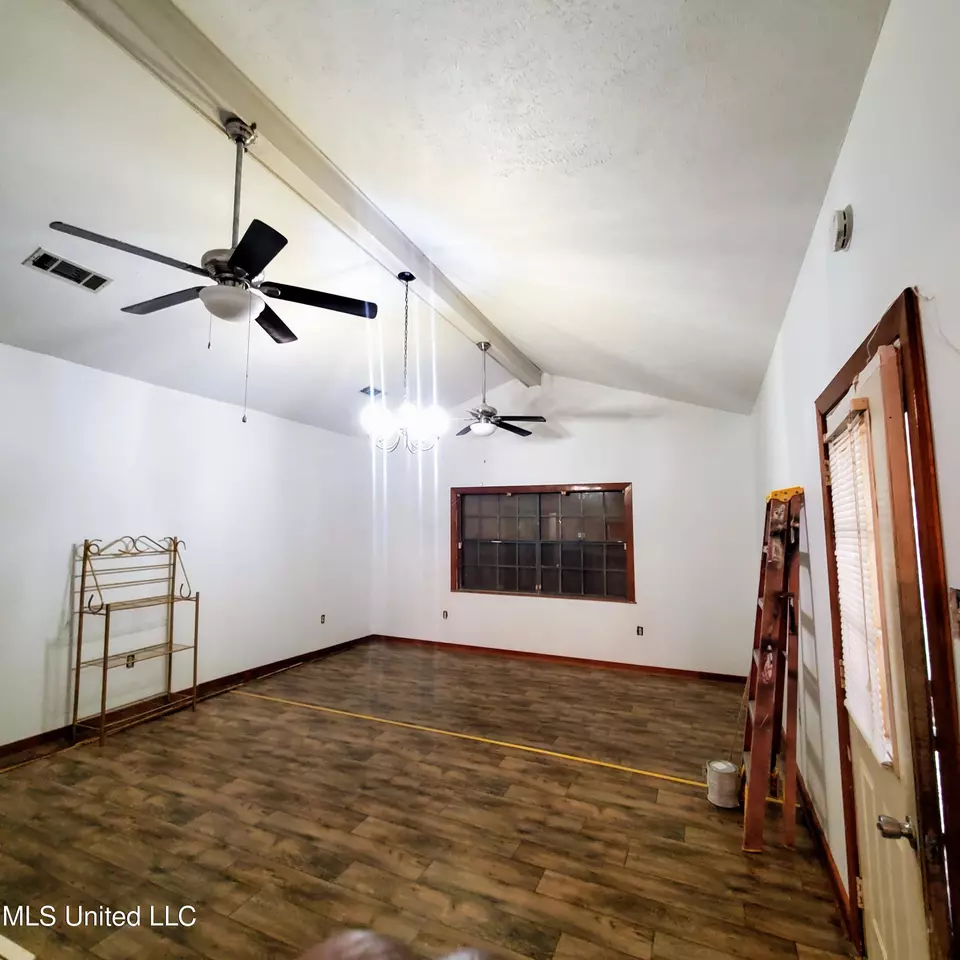 Living - 306 Walnut St, Canton, MS 39046 photo 1 of 1