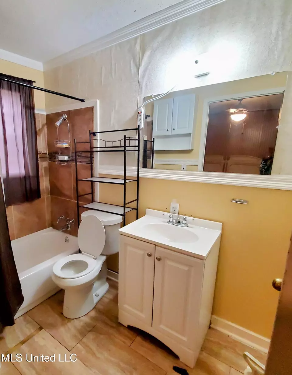 Bath - 306 Walnut St, Canton, MS 39046 photo 2 of 2