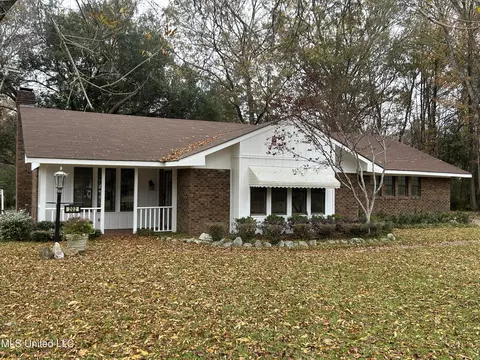 202 Tangelwood Rd, Natchez, MS 39120