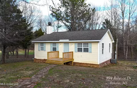 894 Rebecca Dr, Byhalia, MS 38611