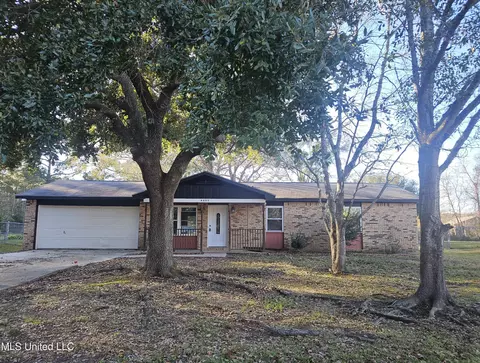 4905 Fairwood Dr, Gautier, MS 39553