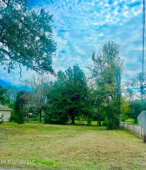 1802 Parsley Ave, Pascagoula, MS 39567