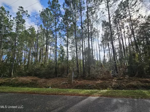 7073 Stone St, Bay Saint Louis, MS 39520