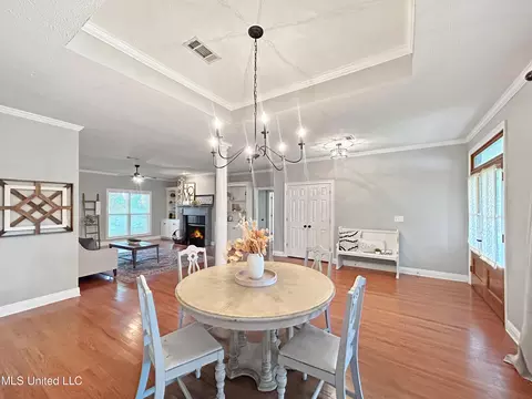 Dining - 106 Pine Ridge Cir, Brandon, MS 39047 photo 2 of 4