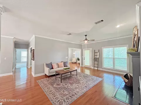 Living - 106 Pine Ridge Cir, Brandon, MS 39047 photo 2 of 2