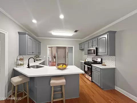 Kitchen - 106 Pine Ridge Cir, Brandon, MS 39047 photo 4 of 4