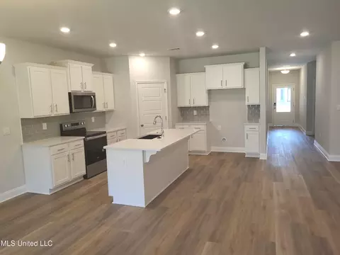 Kitchen - 18410 Spring Hill Dr, Saucier, MS 39574 photo 4 of 5