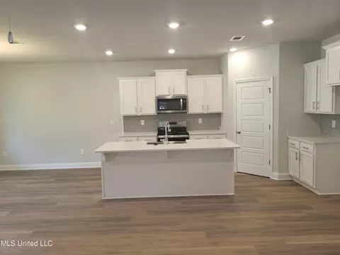 Kitchen - 18410 Spring Hill Dr, Saucier, MS 39574 photo 2 of 5