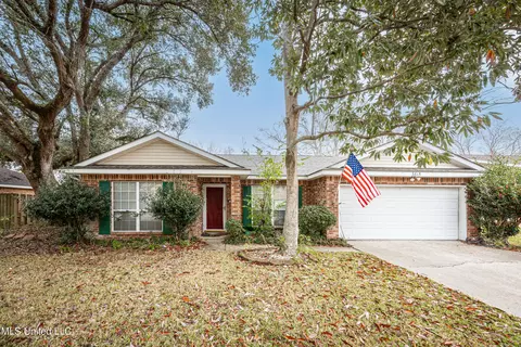 3615 Miles Ln, Ocean Springs, MS 39564