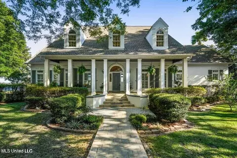 1109 Hickory Hill Dr, Gautier, MS 39553