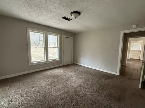 Living - 834 Highway 12, Kosciusko, MS 39090 photo 4 of 4