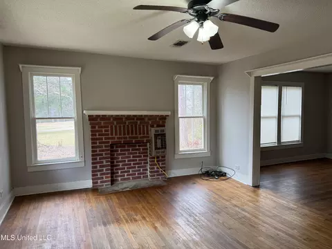 Living - 834 Highway 12, Kosciusko, MS 39090 photo 1 of 4