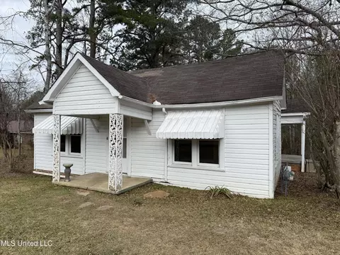 834 Highway 12, Kosciusko, MS 39090