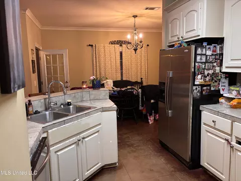 Kitchen - 434 Ash Tree Ln, Madison, MS 39110 photo 2 of 2
