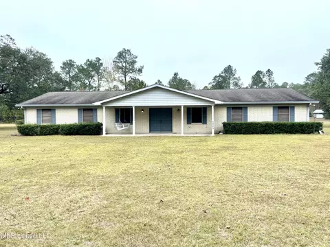 5905 Wildwood Rd, Moss Point, MS 39562
