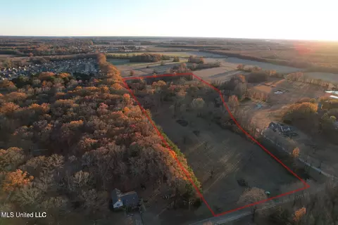 2001 W Oak Grove Rd, Hernando, MS 38632