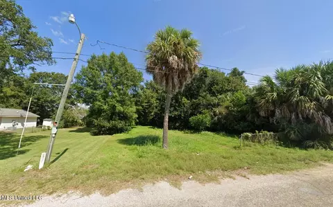 572 Peyton Dr, Biloxi, MS 39530 photo 2