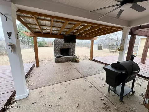 Exterior - 1579 Ivy Dr, Hernando, MS 38632 photo 8 of 13
