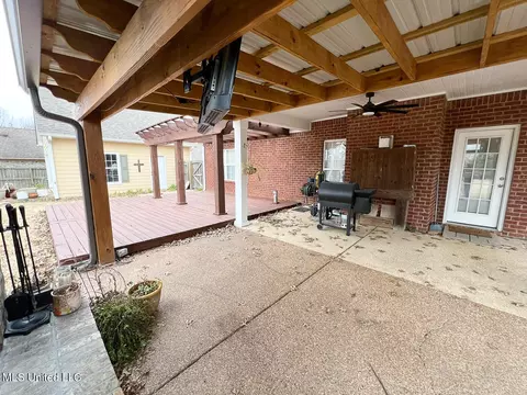 Exterior - 1579 Ivy Dr, Hernando, MS 38632 photo 7 of 13