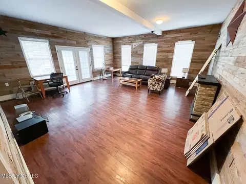 Living - 1579 Ivy Dr, Hernando, MS 38632 photo 6 of 6