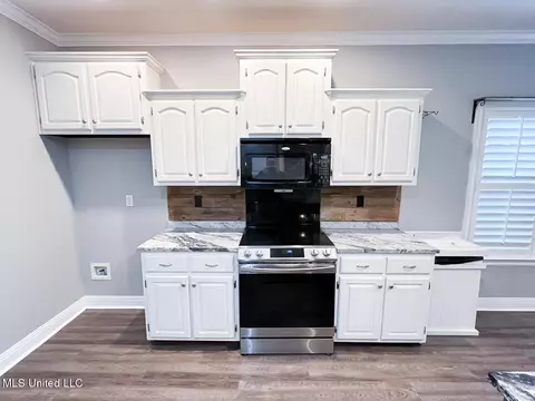 Kitchen - 1579 Ivy Dr, Hernando, MS 38632 photo 4 of 4