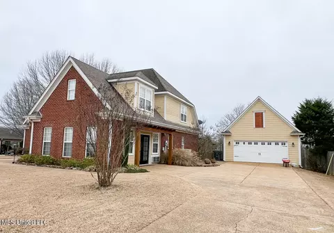 Exterior - 1579 Ivy Dr, Hernando, MS 38632 photo 2 of 13