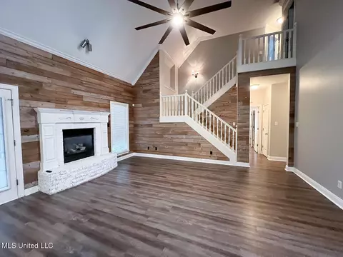 Living - 1579 Ivy Dr, Hernando, MS 38632 photo 3 of 6