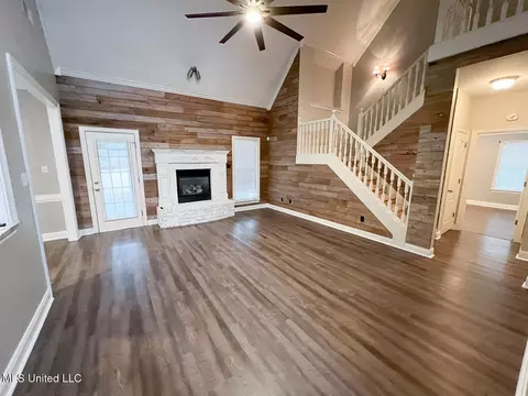 Living - 1579 Ivy Dr, Hernando, MS 38632 photo 1 of 6