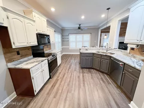 Kitchen - 1579 Ivy Dr, Hernando, MS 38632 photo 2 of 4