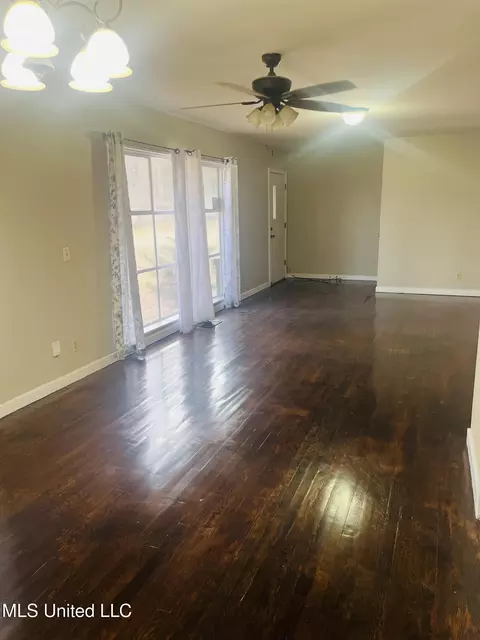 Living - 5555 Wayneland Dr, Jackson, MS 39211 photo 2 of 2