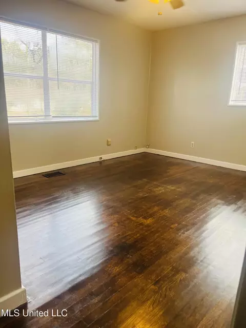 Bedroom - 5555 Wayneland Dr, Jackson, MS 39211 photo 1 of 2