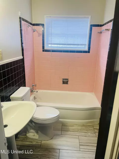 Bath - 5555 Wayneland Dr, Jackson, MS 39211 photo 1 of 1