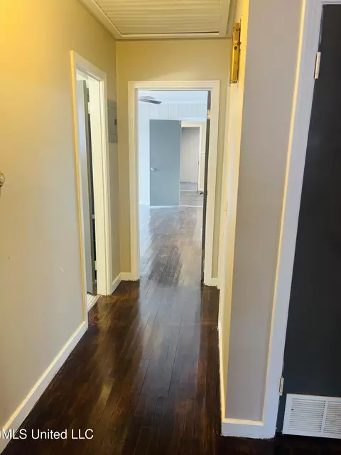 Entry Way - 5555 Wayneland Dr, Jackson, MS 39211 photo 1 of 1