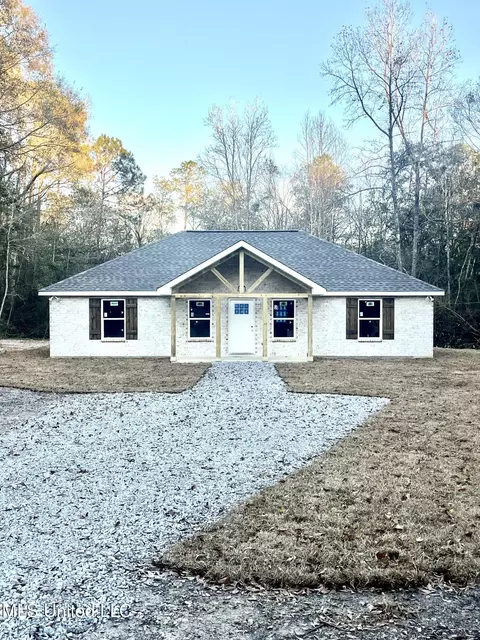 159 Bass Rd, Carriere, MS 39426