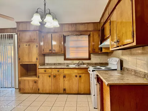 Kitchen - 3245 Albermarle Rd, Jackson, MS 39213 photo 1 of 2