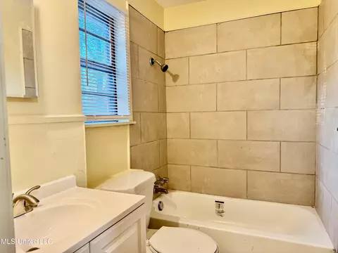 Bath - 3245 Albermarle Rd, Jackson, MS 39213 photo 2 of 2