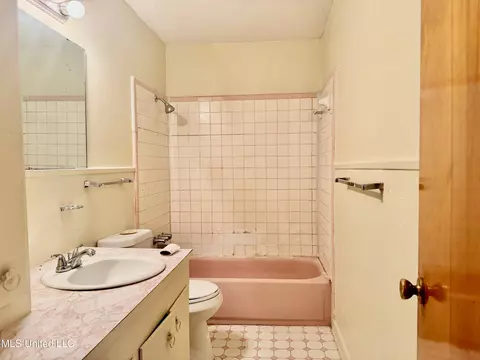 Bath - 3245 Albermarle Rd, Jackson, MS 39213 photo 1 of 2