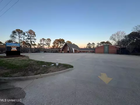 Exterior - 3245 Albermarle Rd, Jackson, MS 39213 photo 2 of 2