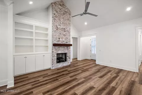 Living - 218 Bronson Bnd, Flowood, MS 39232 photo 1 of 2