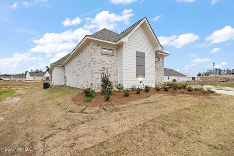 Exterior - 218 Bronson Bnd, Flowood, MS 39232 photo 2 of 7
