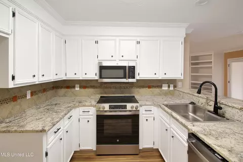 108 Formosa Dr, Brandon, MS 39047 photo 9