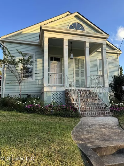 417 S Commerce St, Natchez, MS 39120 photo 2