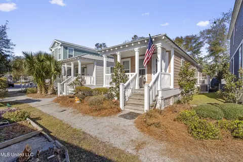 2207 Government St #28, Ocean Springs, MS 39564
