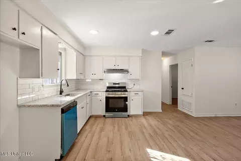 Kitchen - 1399 Dorgan St, Jackson, MS 39204 photo 1 of 2