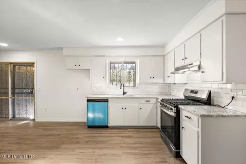 Kitchen - 1399 Dorgan St, Jackson, MS 39204 photo 2 of 2