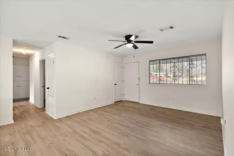 Living - 1399 Dorgan St, Jackson, MS 39204 photo 2 of 3